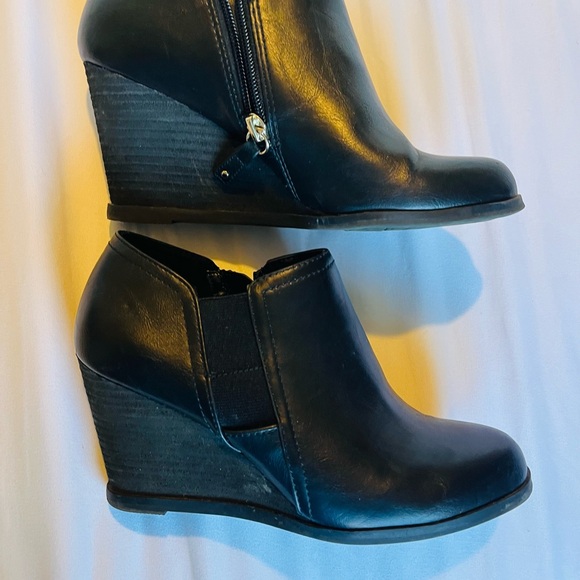 Dr. Scholl's Black Wedge Ankle Booties 7 - Picture 7 of 11
